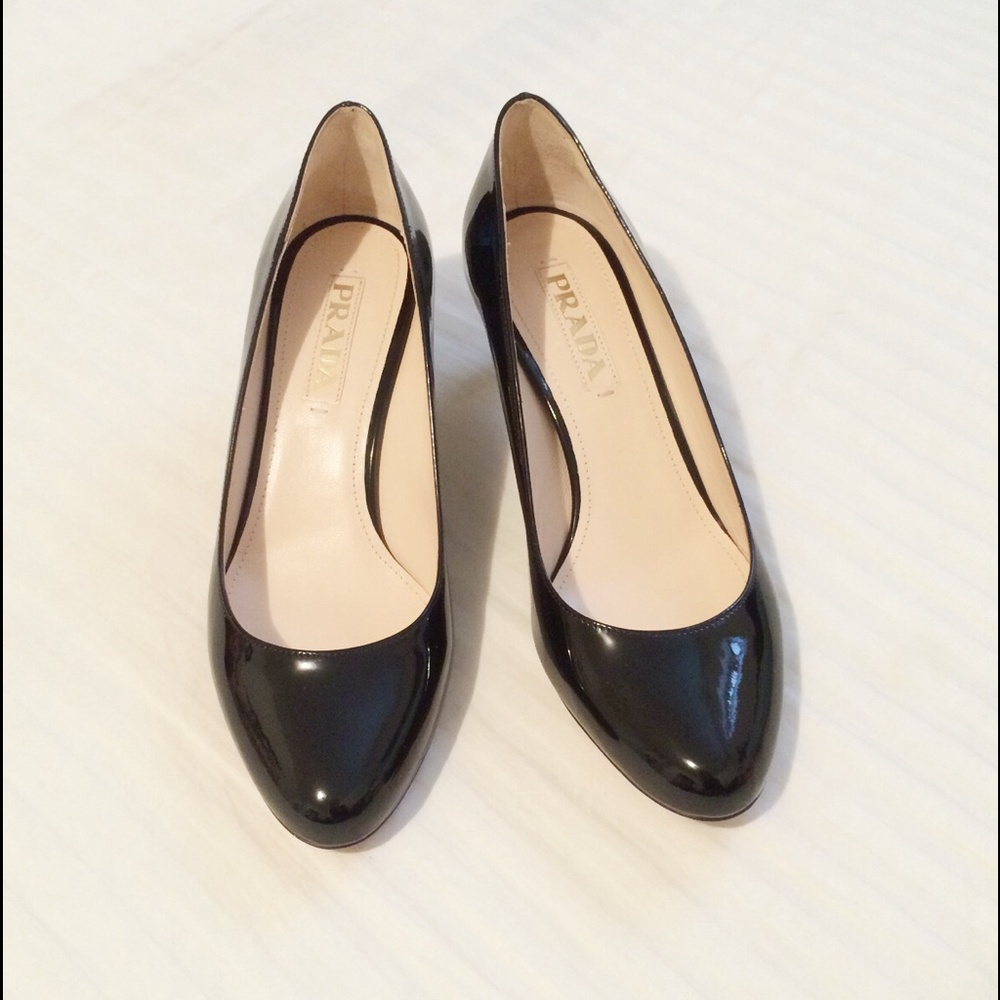 BNIB PRADA Black Patent Pumps, size 36.5
